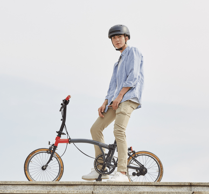 PS-C21 (L60). Bluetooth helmet for cycling. Electric motorcycle helmet with a range of 36h, automatic light sensing LED180m,SOS,GPS,3.7V /455mAh, MP3, LED