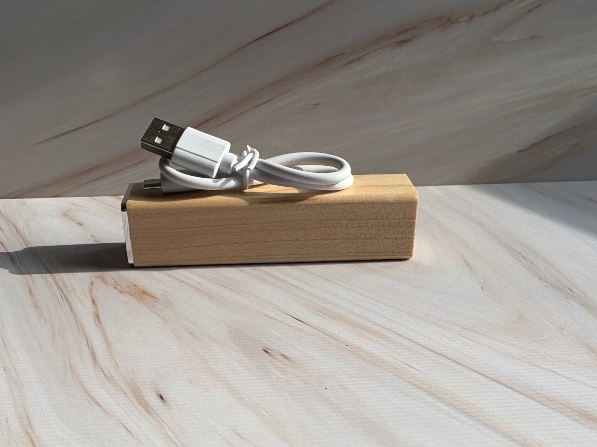 Square Tube Maple Power Bank – Compact 2200mAh Charger
