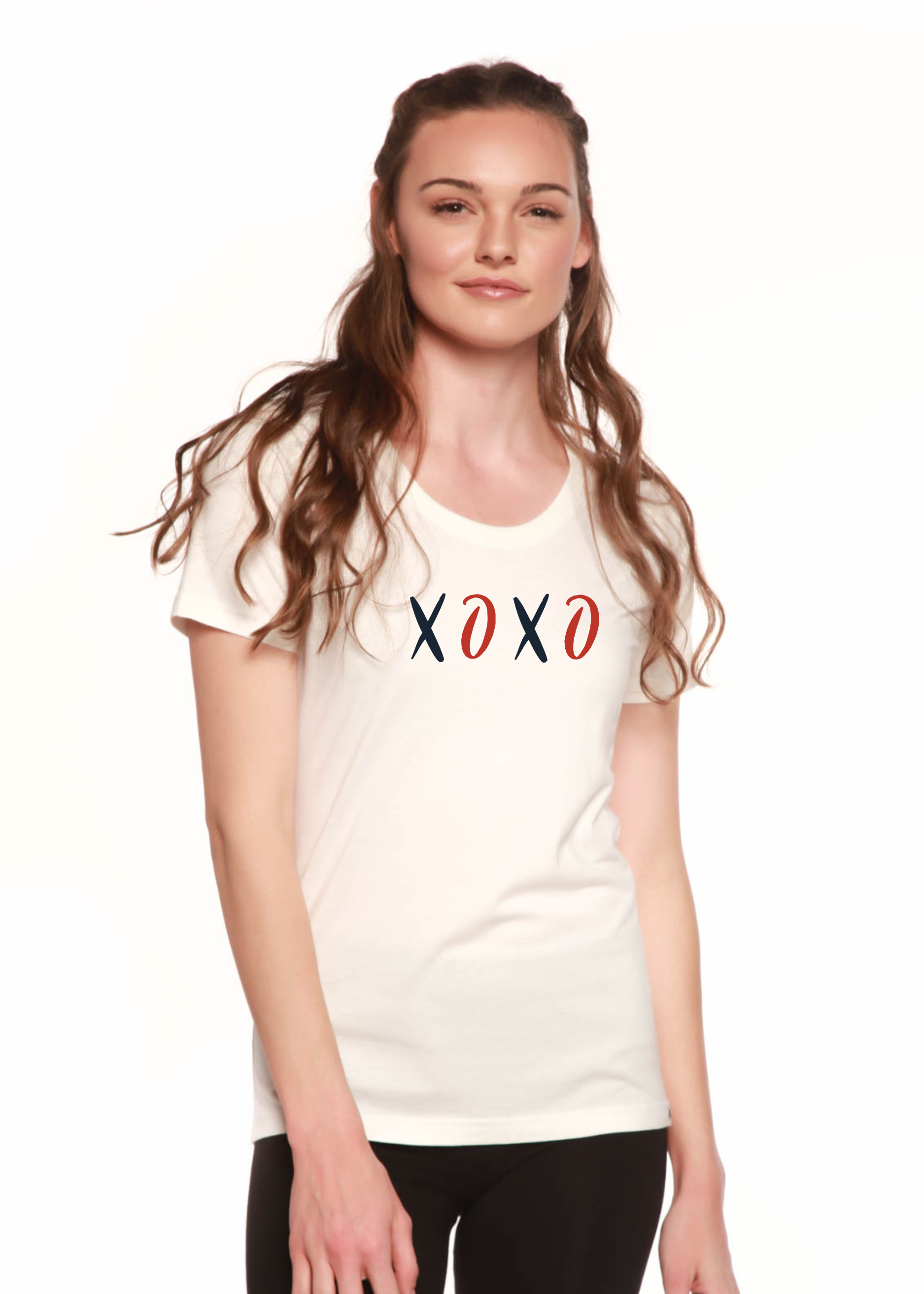 Women's cream scoop-neck graphic T-shirt with XOXO print