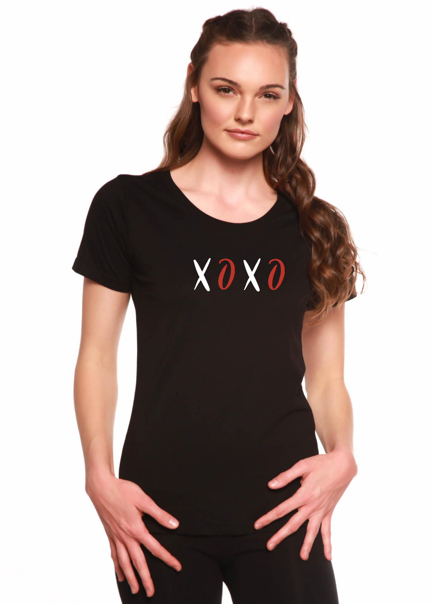 Women's black scoop-neck graphic T-shirt with XOXO print