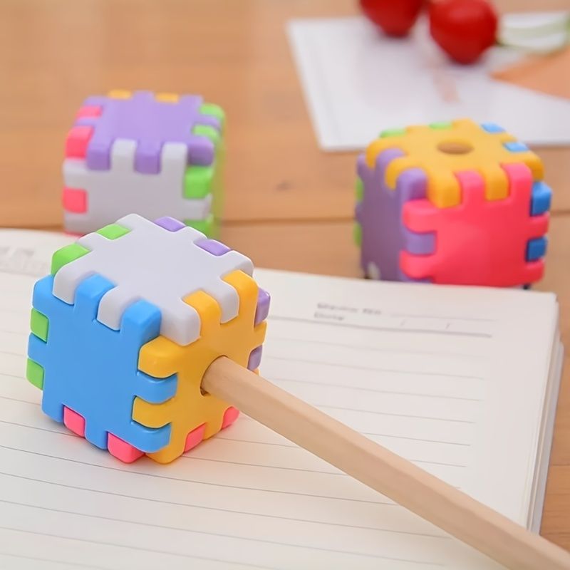 2pcs New Creative Building Blocks Children's Pencil Sharpener Manual Circle Pencil Sharpener Cartoon Rubik's Cube Elementary School Students Use Children's Manual Pencil Sharpener Stationery - Renee Lane Company