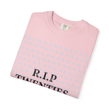 Unisex garment-dyed T-shirt in blossom pink with snowflake pattern and R.I.P Twenties print