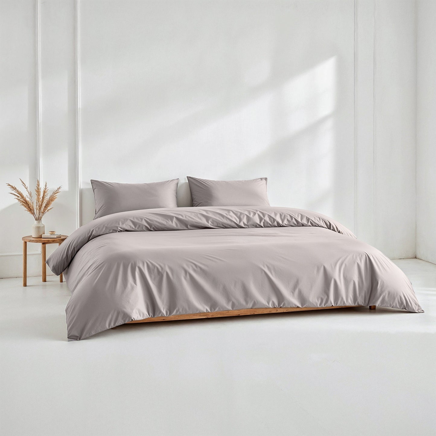 Sateen duvet cover, light gray with neatly tailored edges