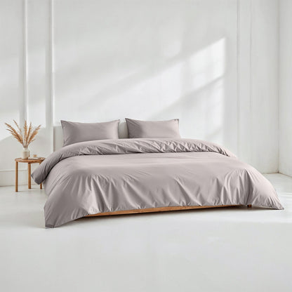 Sateen duvet cover, light gray with neatly tailored edges