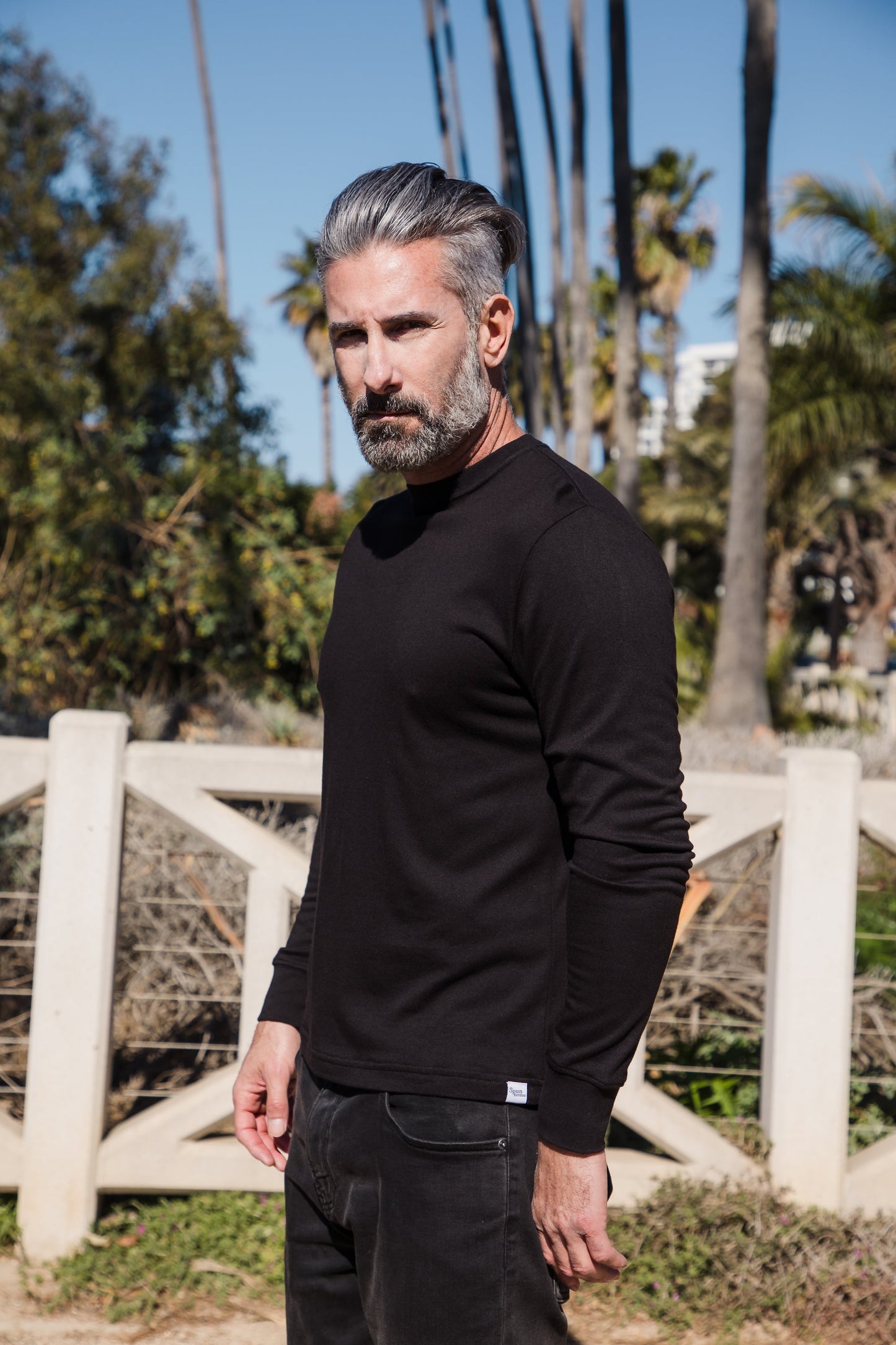 Men's long-sleeve T-shirt, black crew neck with ribbed cuffs