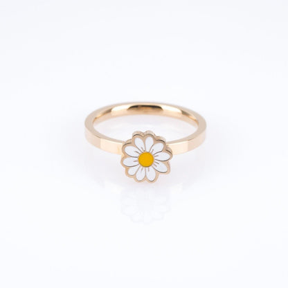 Rotatable daisy flower ring with white petals, yellow center, and gold finish
