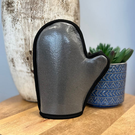 Double-sided velvet tanning mitt with dark edging and gray velvet mitten face