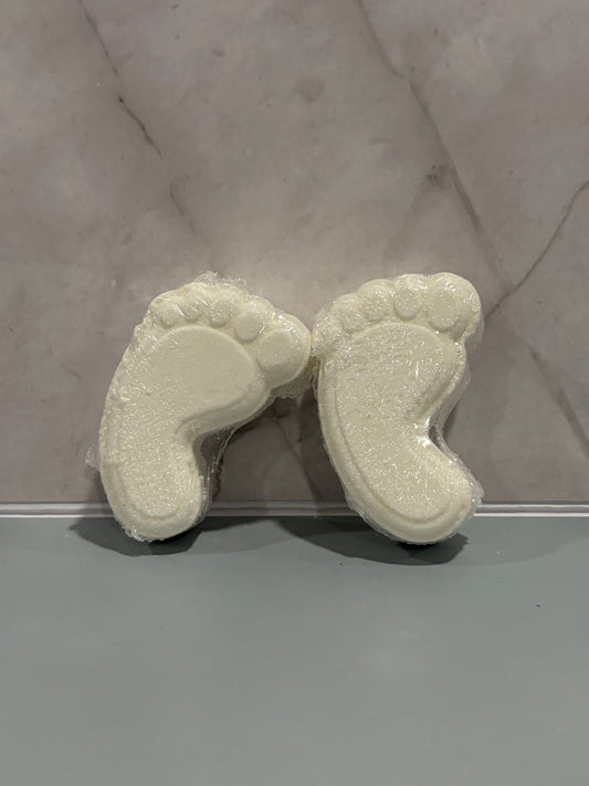 Foot-shaped bath bombs, white, pair