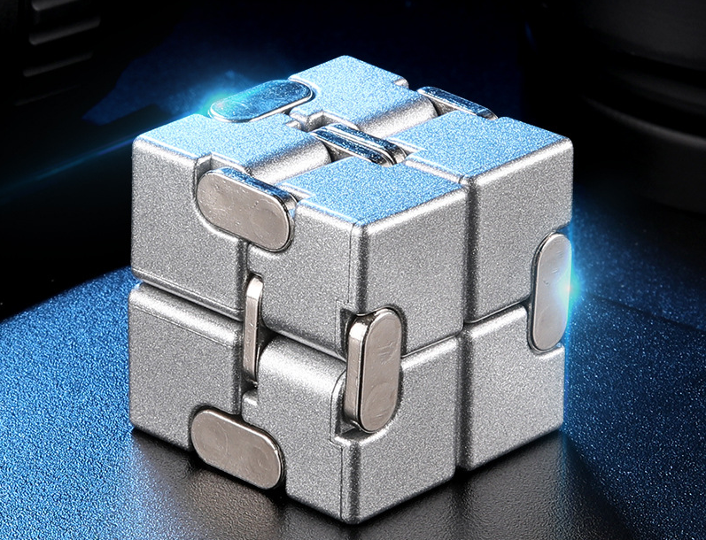 Metal Infinitive Cube - Renee Lane Company