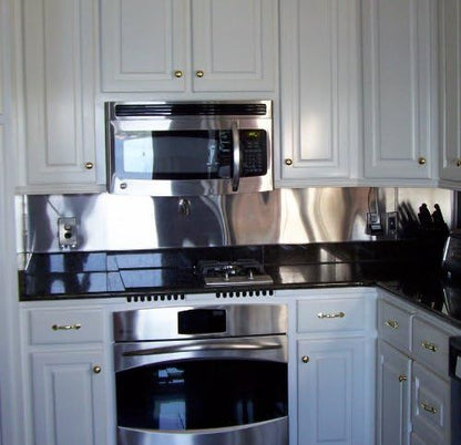 Built-in 2-burner gas cooktop with stainless finish and black grate tops