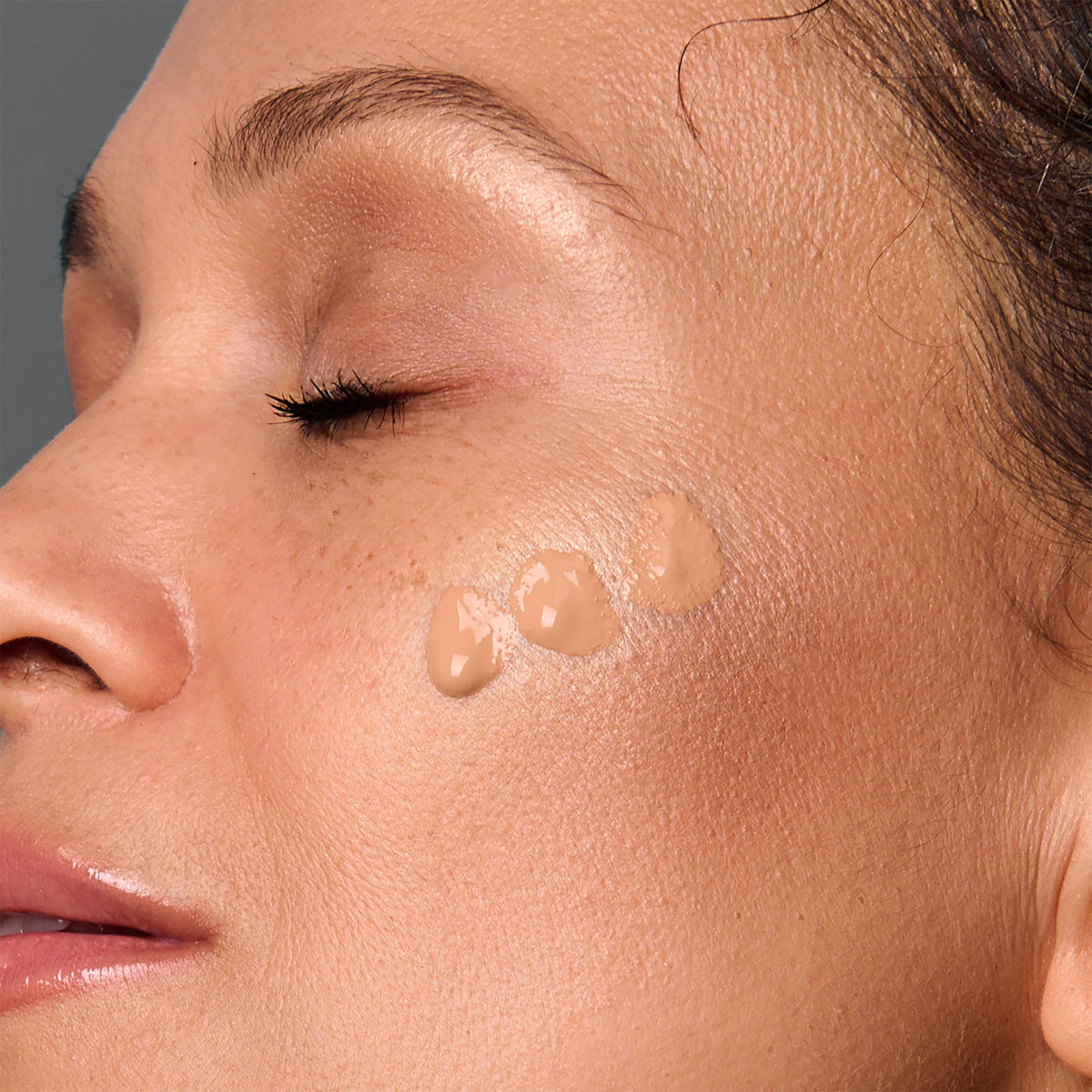 SMOOTH® Crème Concealer & Foundation Duo - Renee Lane Company