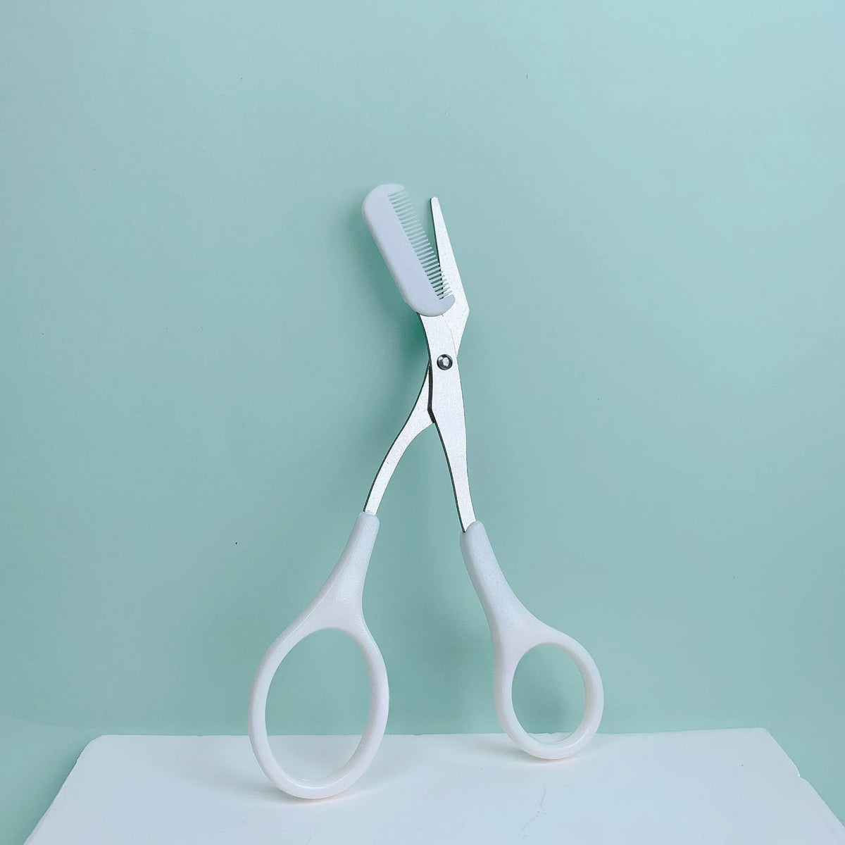 Eyebrow Razor Scissor  Stainless Steel Safe Anti-scratch Trimmer for Beginners Crescent Sharp Beauty Tool Multi-color