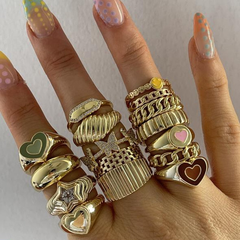 Heart enamel ring with green center and gold-tone heart detail