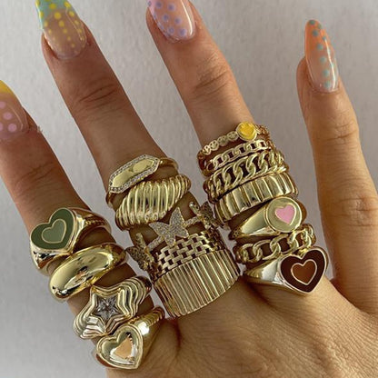 Heart enamel ring with green center and gold-tone heart detail