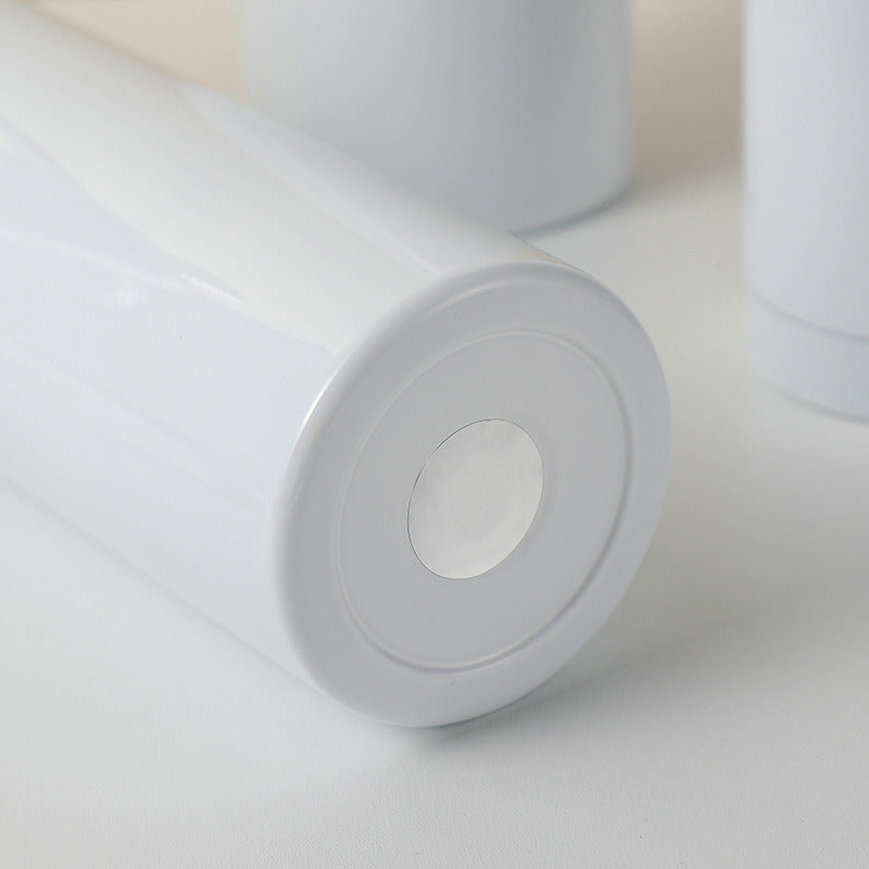 White tumbler bottom with circular silicone non-slip pad