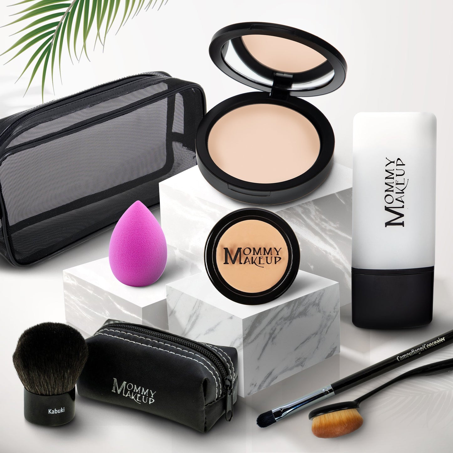 Talc-free foundation & concealer set: light-beige compact, mini jar, sponge, brush, case, tube.