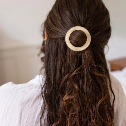Signature Round Clip