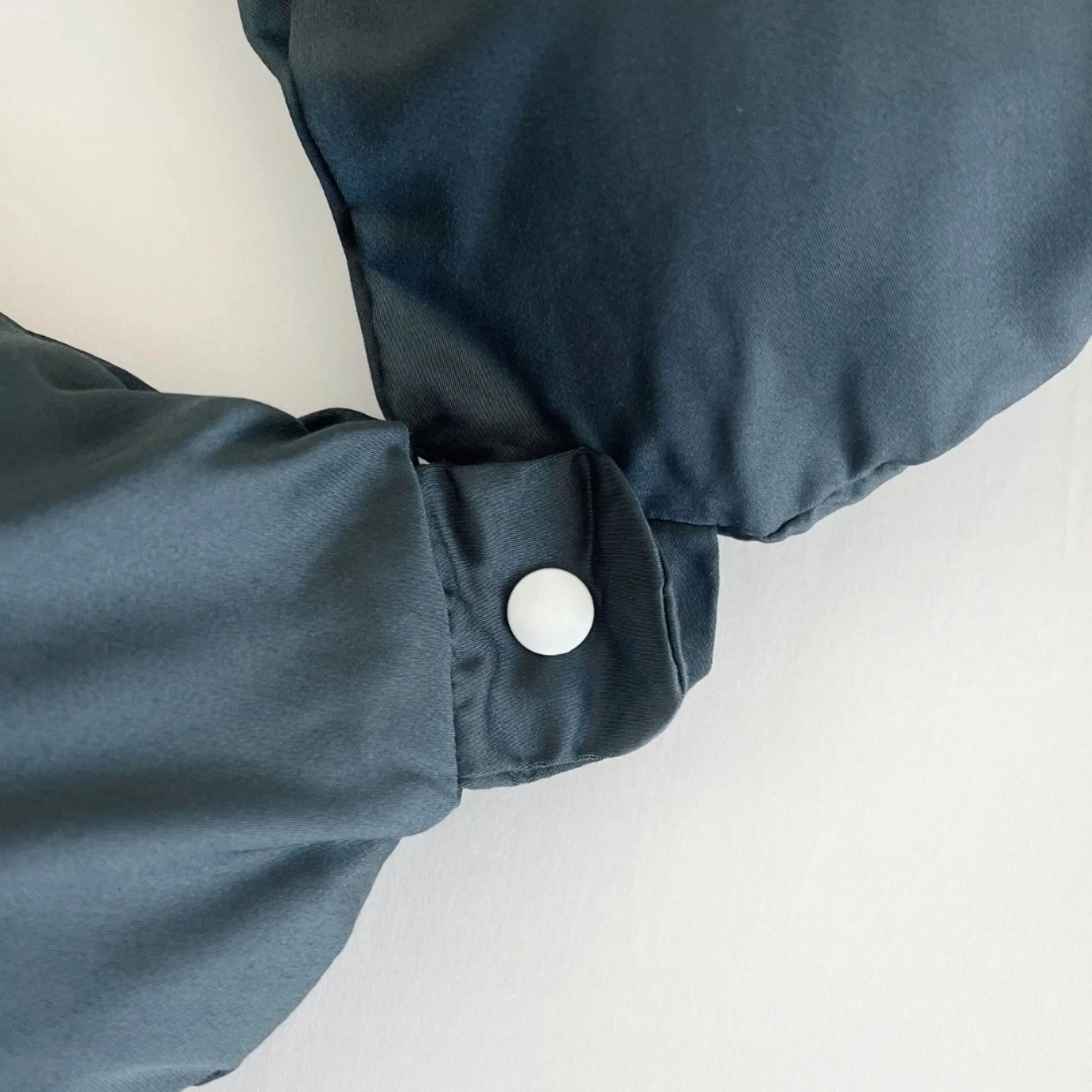 Cooling bamboo viscose travel pillowcase, deep blue, snap button on closure