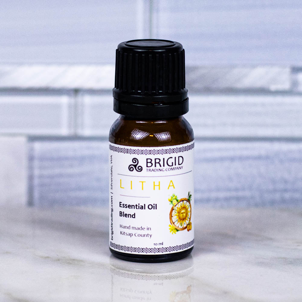 Essential oil blend bottle Litha with black cap