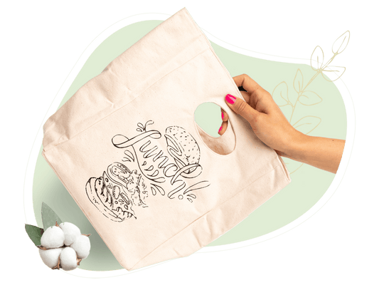 Canvas lunch bag in light canvas with black “Lunch!” print illustration on front