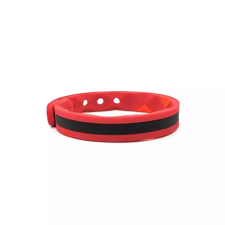 Anti-static bracelet in red silicone with black inner band and adjustable holes