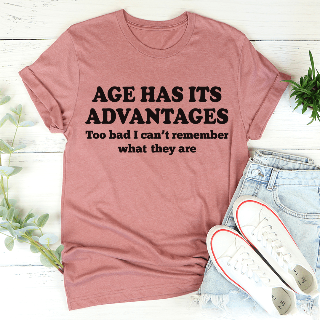 Mauve T-shirt with 'AGE HAS ITS ADVANTAGES' slogan print.