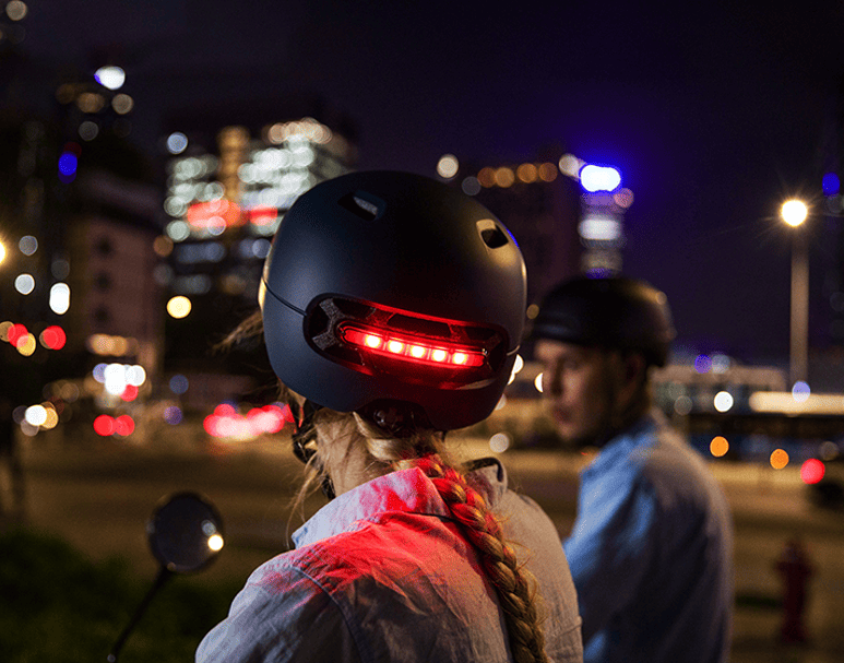 PS-C21 (L60).  Bluetooth helmet for cycling.  Electric motorcycle helmet with a range of 36h, automatic light sensing LED180m,SOS,GPS,3.7V /455mAh, MP3, LED