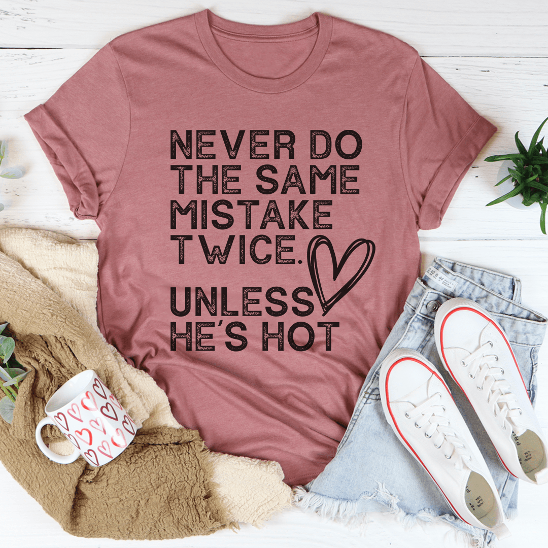 Mauve short-sleeve T-shirt featuring “Never do the same mistake twice” slogan