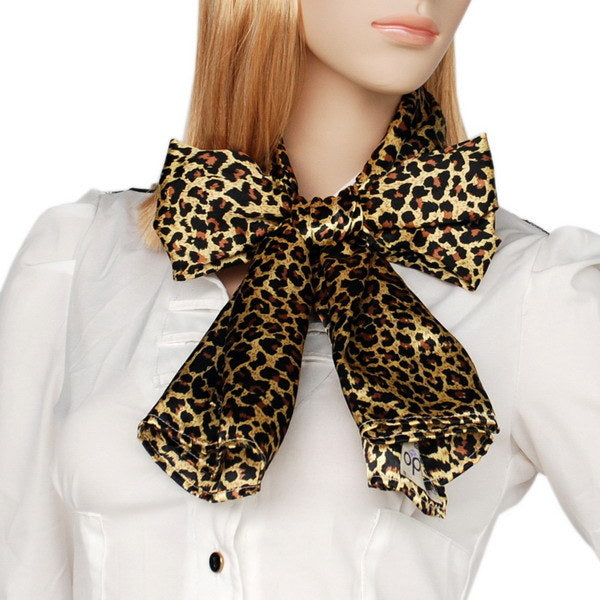 Leopard-print scarf tied in a bow at the neck, small wrap/shawl