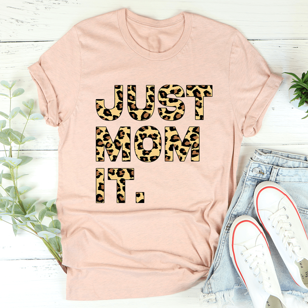 Light pink crew-neck T-shirt with leopard 'JUST MOM IT' print