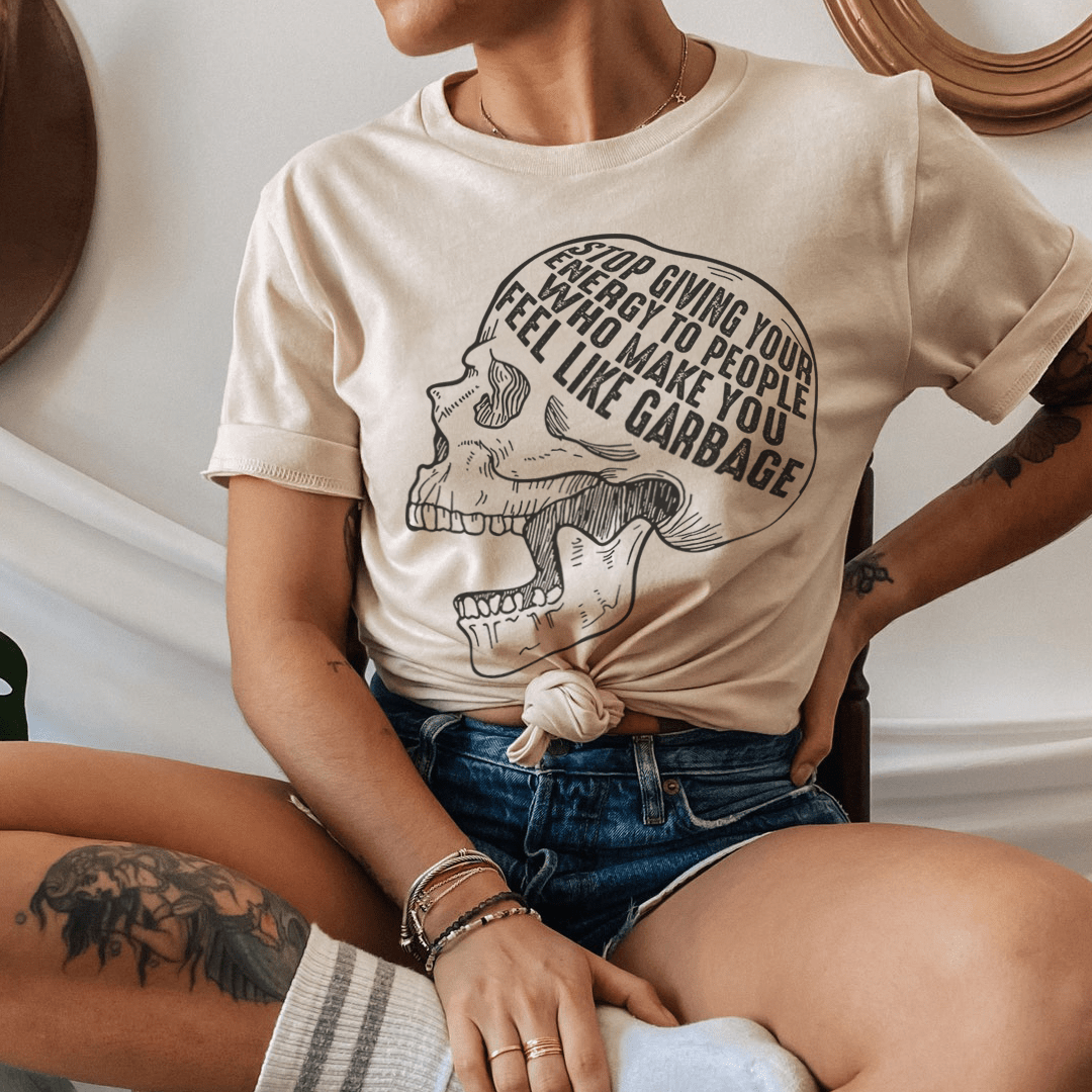 Soft cream skull-graphic T-shirt with quote text, crew neck short sleeves