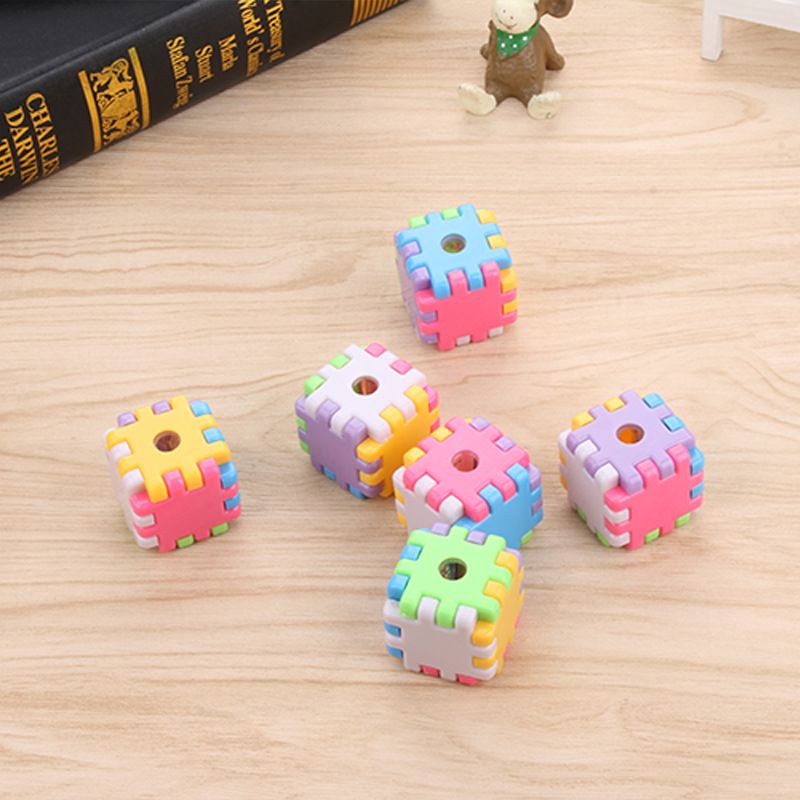2pcs New Creative Building Blocks Children's Pencil Sharpener Manual Circle Pencil Sharpener Cartoon Rubik's Cube Elementary School Students Use Children's Manual Pencil Sharpener Stationery