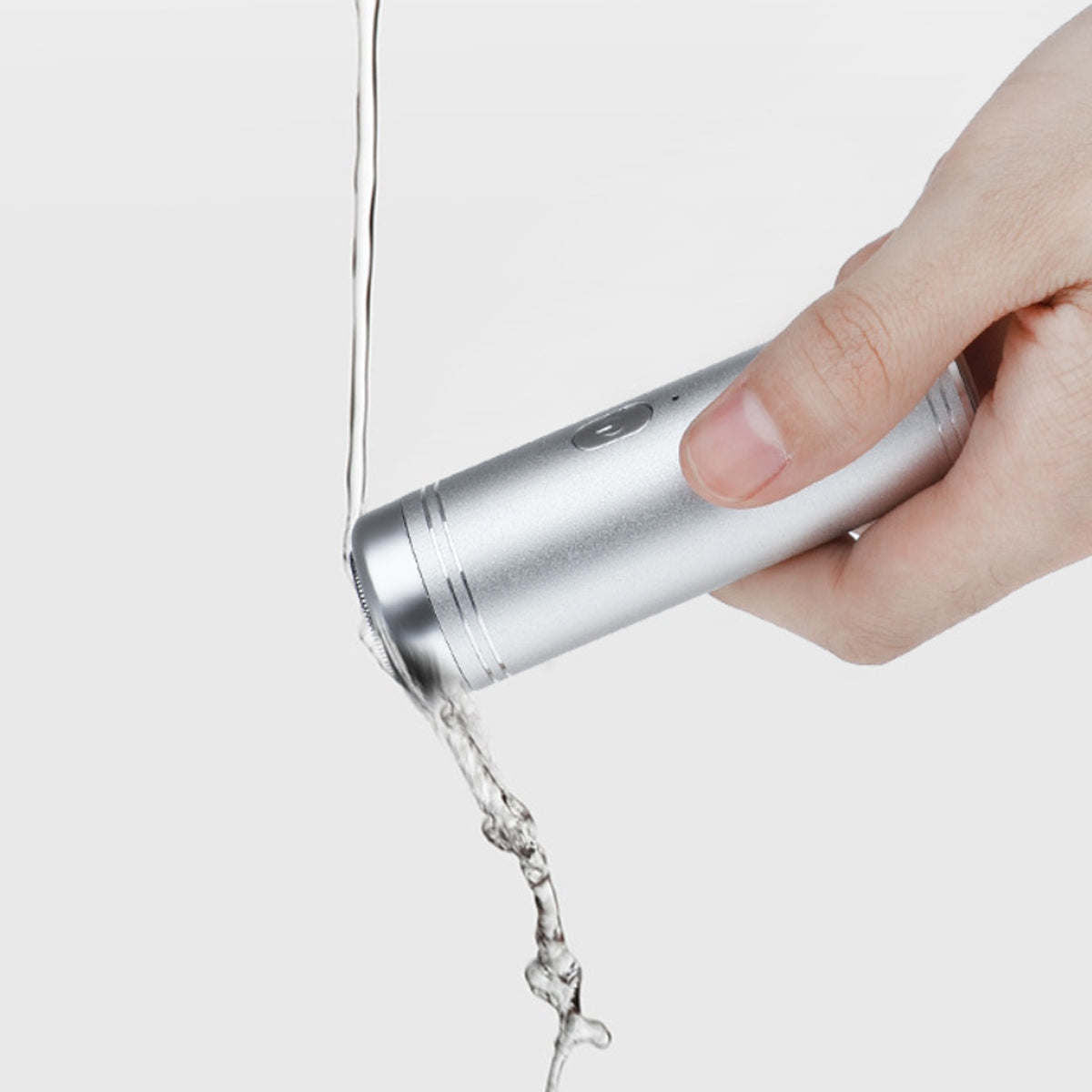 Silver USB shaver with water droplets running from the head