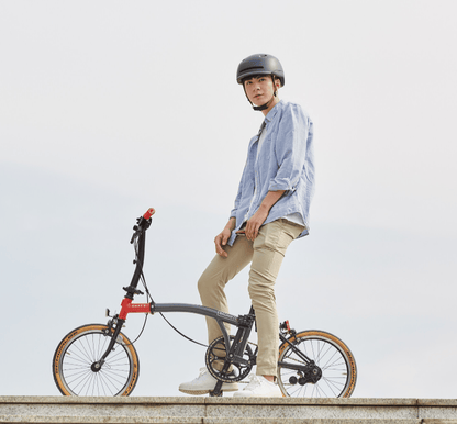 PS-C21 (L60).  Bluetooth helmet for cycling.  Electric motorcycle helmet with a range of 36h, automatic light sensing LED180m,SOS,GPS,3.7V /455mAh, MP3, LED
