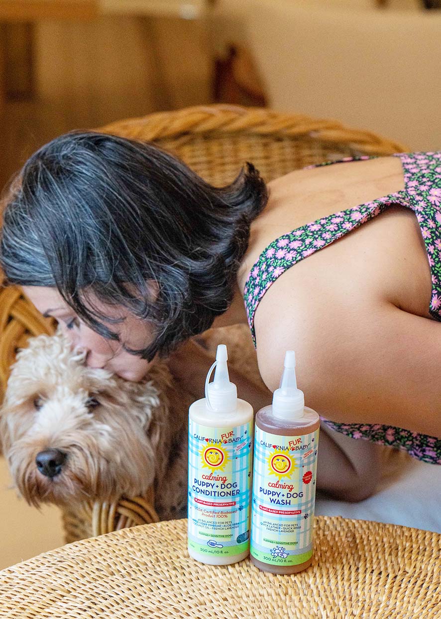 Calming puppy and dog wash and conditioner bottles with nozzle applicators