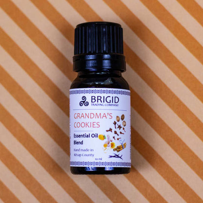 Essential oil blend bottle Grandma's Cookies with black cap