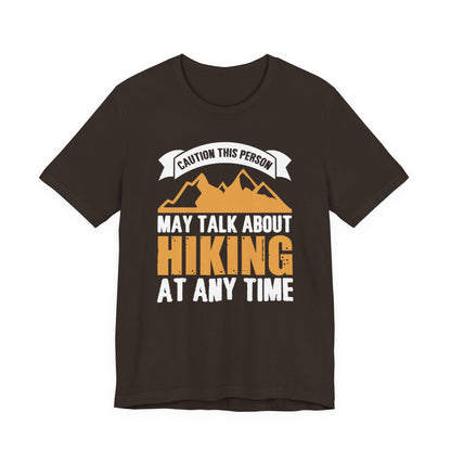 Dark brown hiking chat T-shirt with mountain graphic and slogan print
