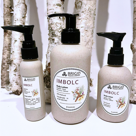 Natural body lotion bottles with black pumps, speckled light beige labels (set of 3)