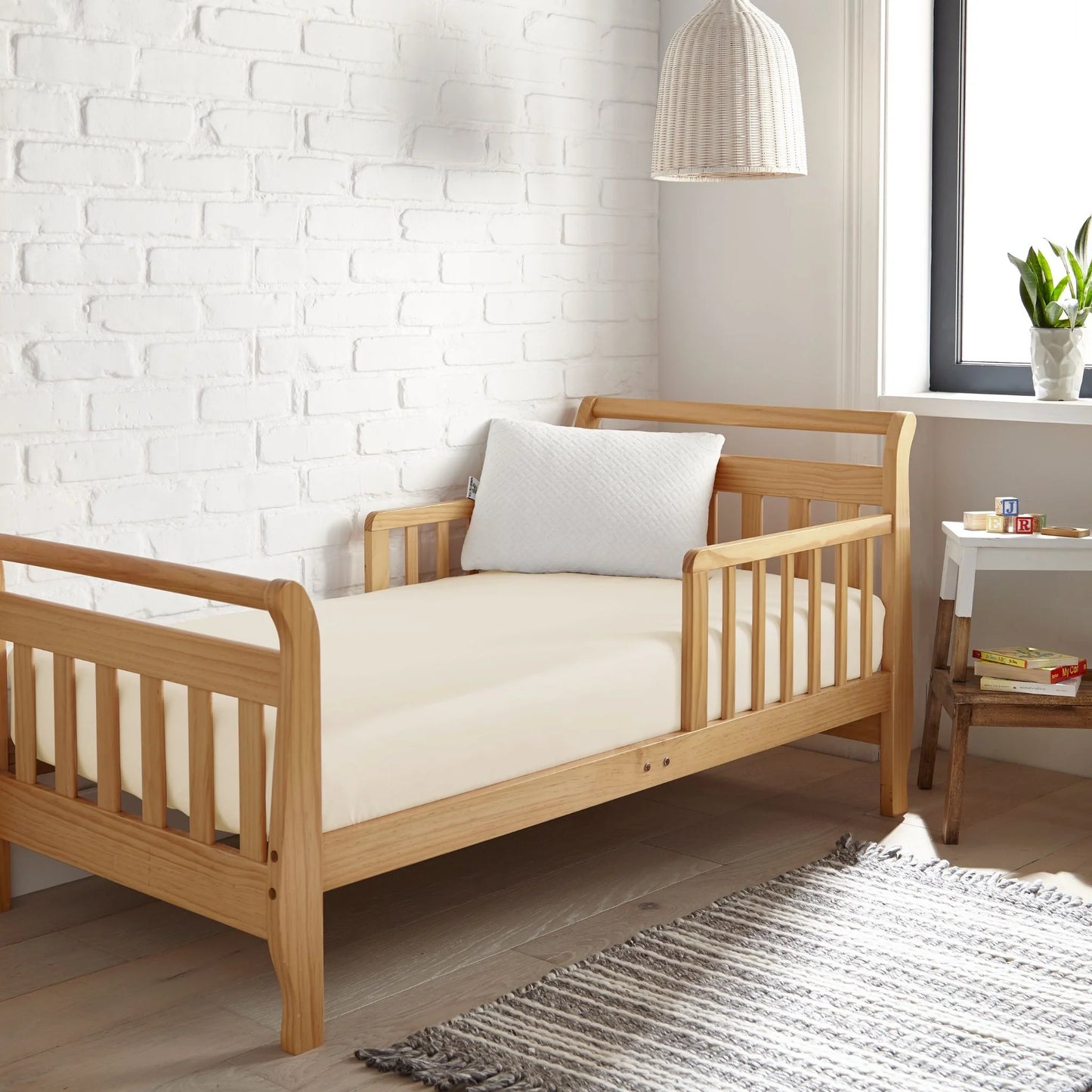 Cooling bamboo crib fitted sheet, ivory-white, textured surface on crib mattress