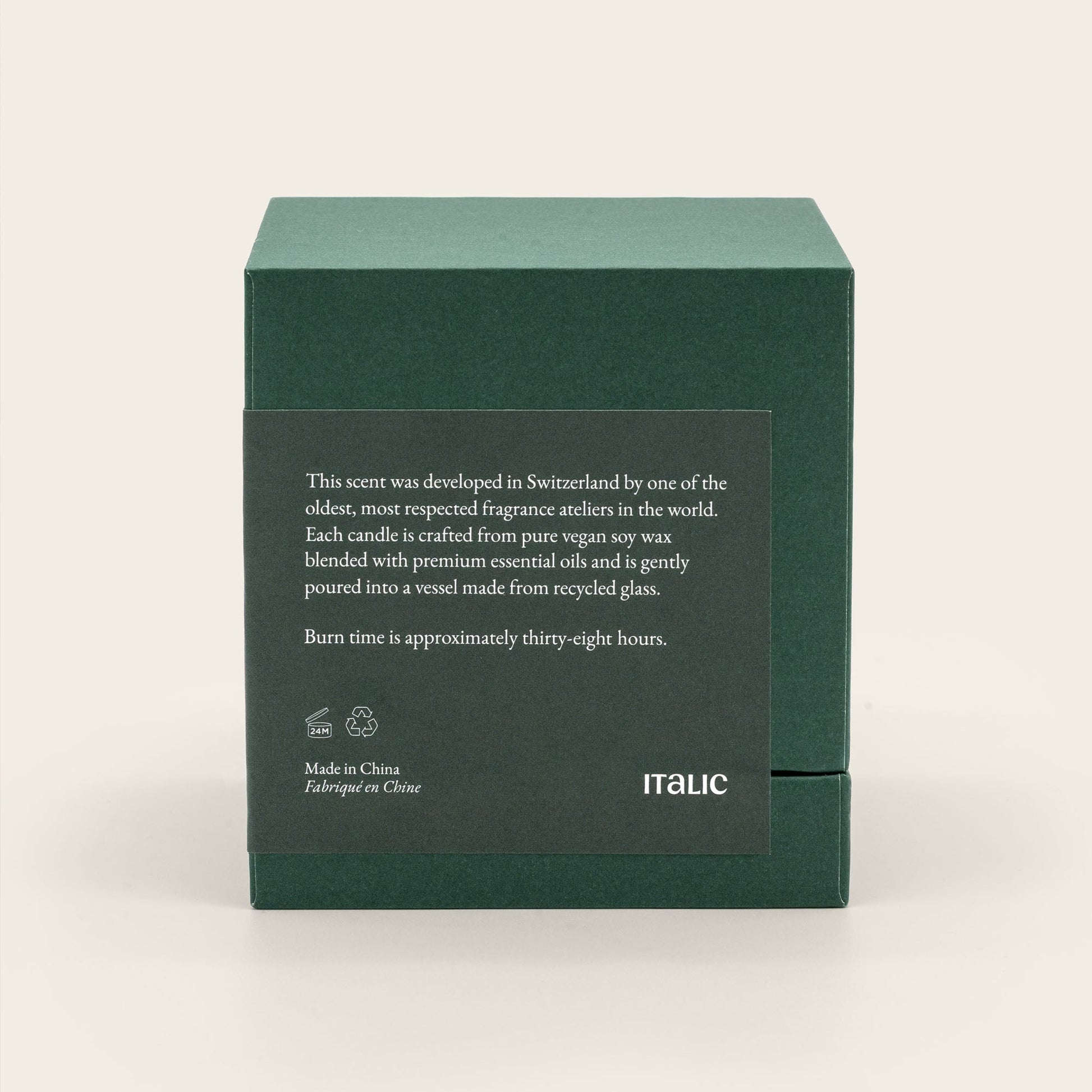 Green candle gift box with "Made in China" and italic logo