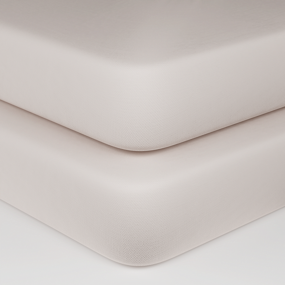 Natural cotton baby crib fitted sheet, corner seam and smooth fabric close-up