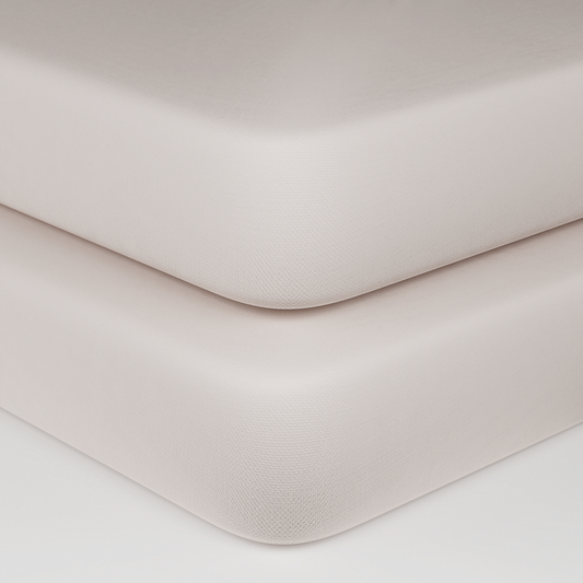 Natural cotton baby crib fitted sheet, corner seam and smooth fabric close-up