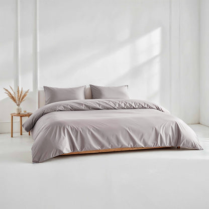 Sateen duvet cover, light gray with tailored surface and gentle wrinkles