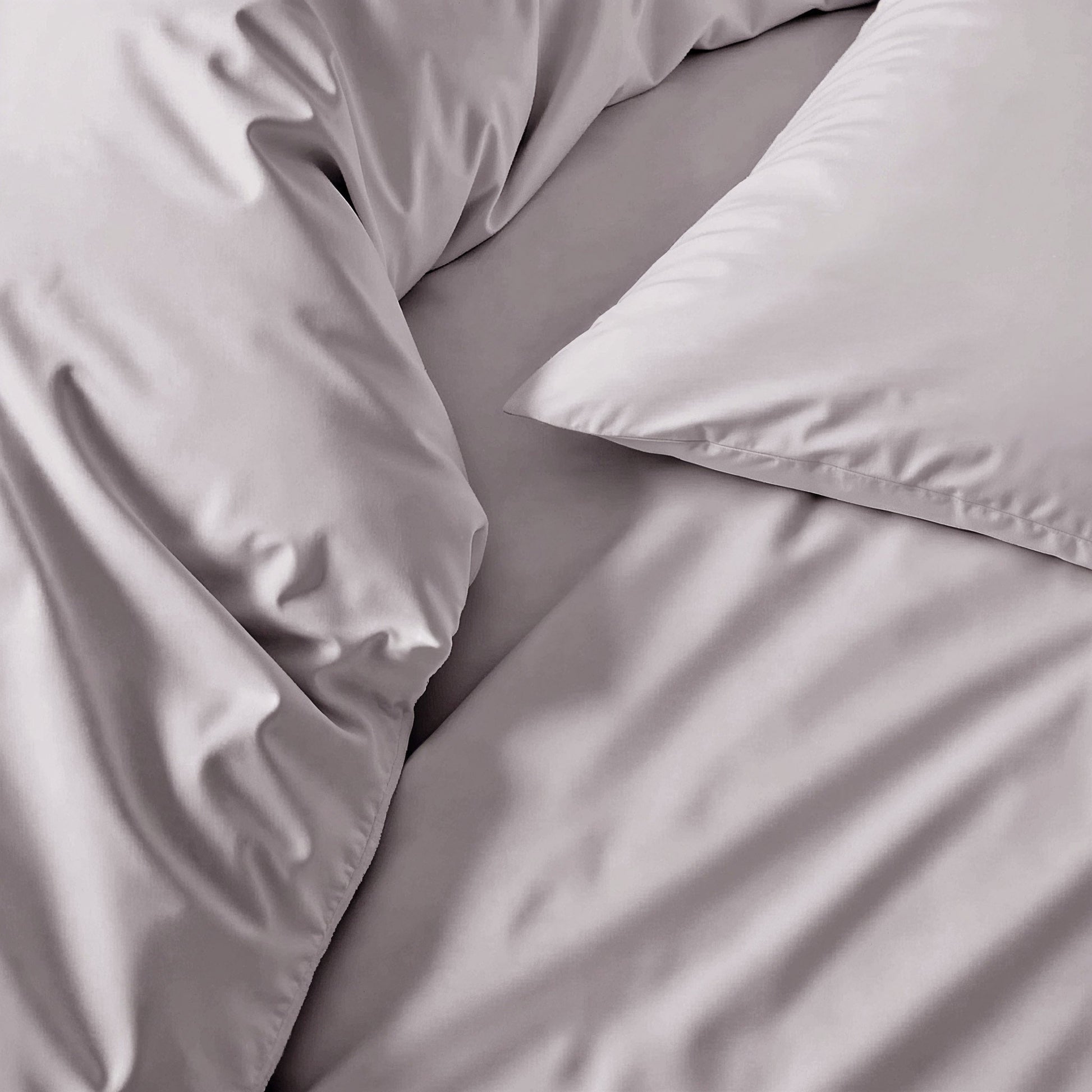 Sateen duvet cover, light gray with satin sheen and stitched folds