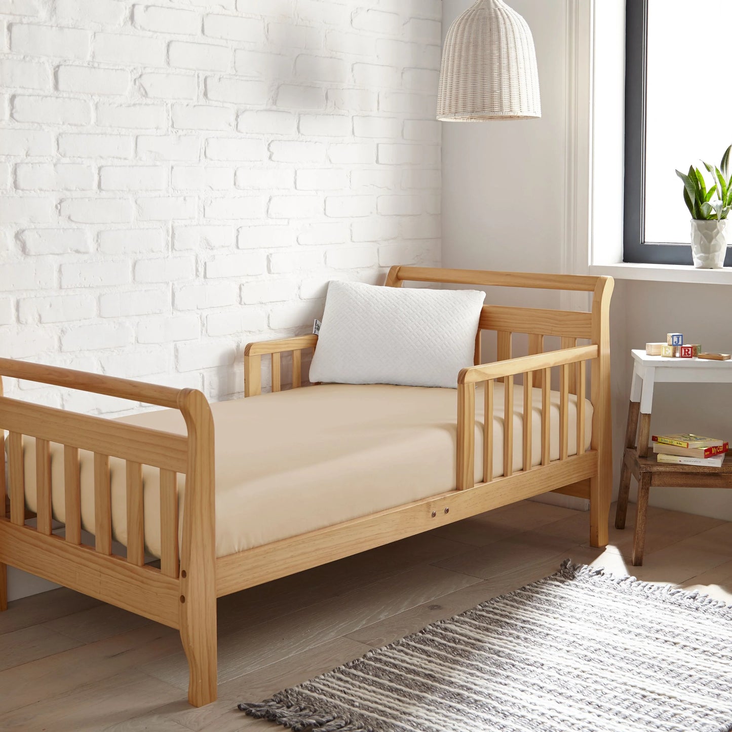 Cooling bamboo crib fitted sheet, ivory-white, textured surface on crib mattress