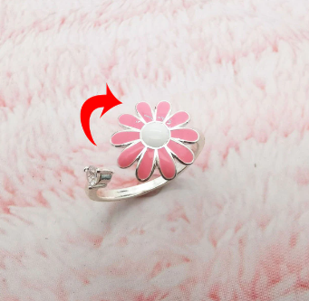 Silver fidget spinner ring with pink daisy and white center