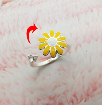 Silver fidget spinner ring with yellow daisy flower
